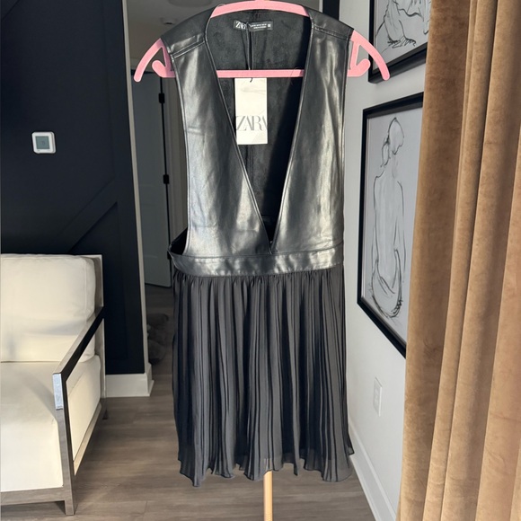 Zara Black Pleated Dress with zipper on the side. - Picture 3 of 6